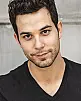 Skylar Astin Fotoğrafı