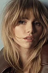 Suki Waterhouse Profil Fotoğrafı