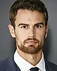 Theo James Fotoğrafı