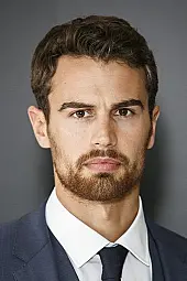 Theo James Profil Fotoğrafı